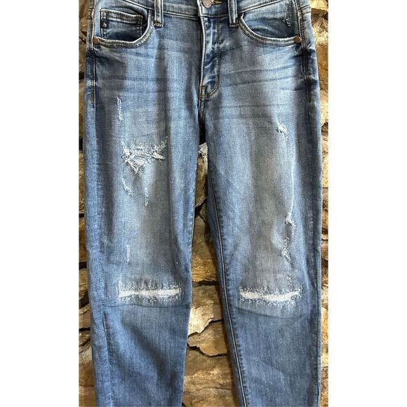 Women's Judy Blue Distressed Boyfriend Fit Cropped Jeans Size 1/25 - Picture 2 of 6